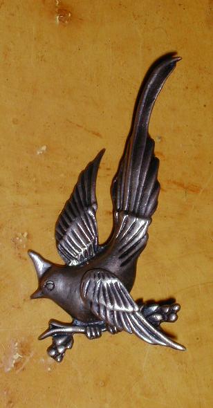 base metal crested, long-tailed bird pin